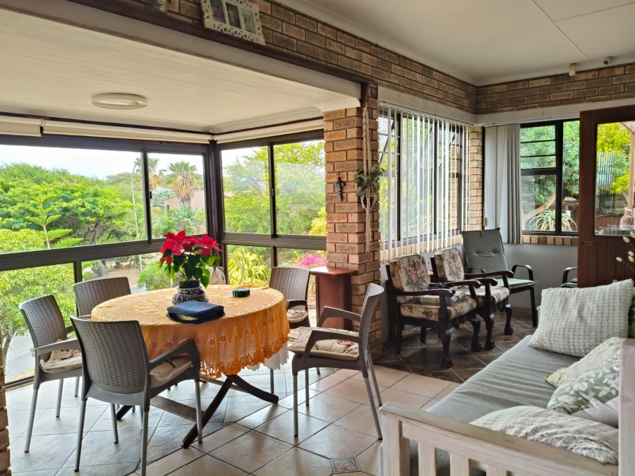 6 Bedroom Property for Sale in Paradise Beach Eastern Cape